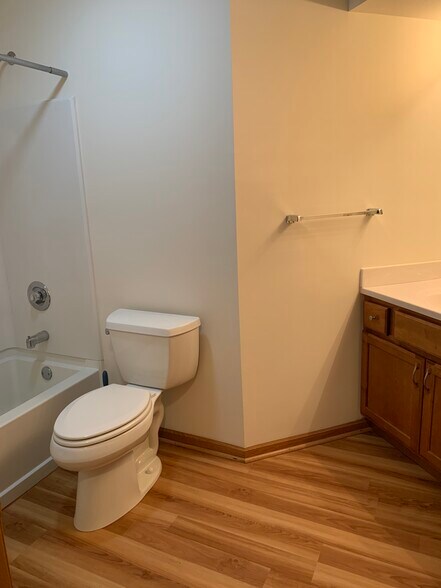 Bath - 400 Parkside Dr