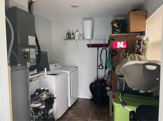 Building Photo - 1212 Doris Ave