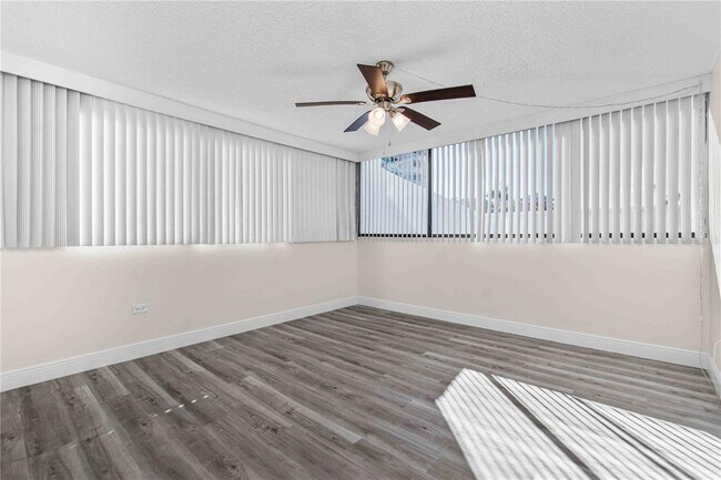 Building Photo - 500 Treasure Island Causeway