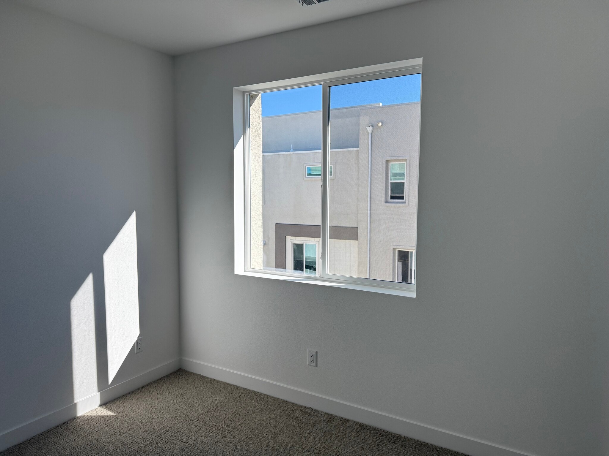 Building Photo - 26849 Laurel Mountain Loop