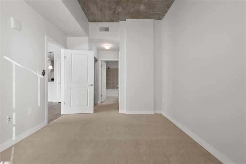 Building Photo - 250 Pharr Rd NE