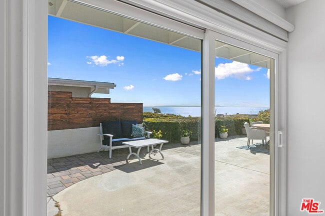 Building Photo - 3636 Oceanhill Way