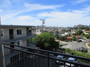 Building Photo - 2236 Chatsworth Blvd