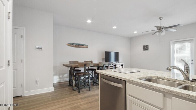 Building Photo - 7672 Shadow Lake Dr