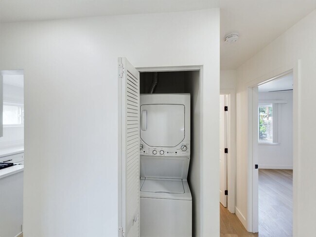 Building Photo - 3284 Luna Ave