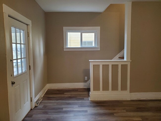 Building Photo - COMING SOON!! 506 Denver- large 3 bed house! **PETS OK**