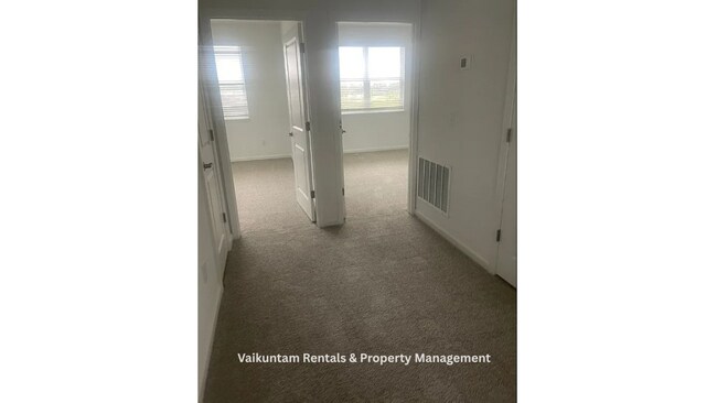 Building Photo - 563 Cherry Elm Dr