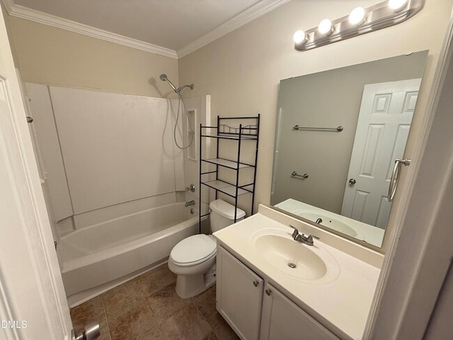 Building Photo - 4822 Hollenden Dr
