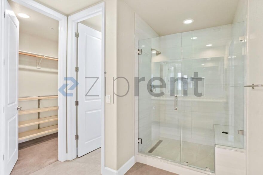 Building Photo - Unit