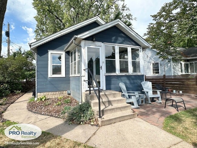 Building Photo - 1417 29th Ave NE