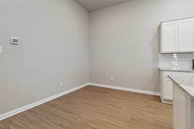 Building Photo - 414 Cross Barn Blvd