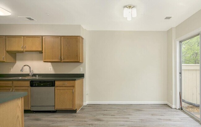Building Photo - Three level townhome in Taskers Chance available mid June!