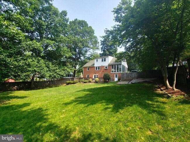 Building Photo - 4021 Laurel Rd