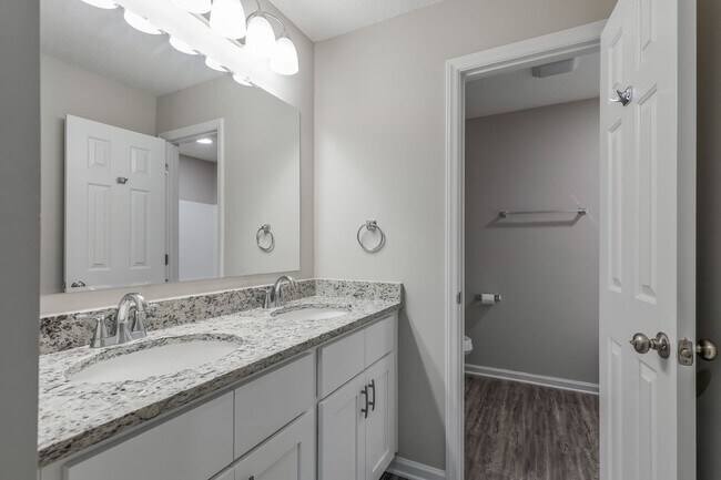 Building Photo - Discover Your Lakeside Oasis: 2 Bedroom Condo at Harris Lake