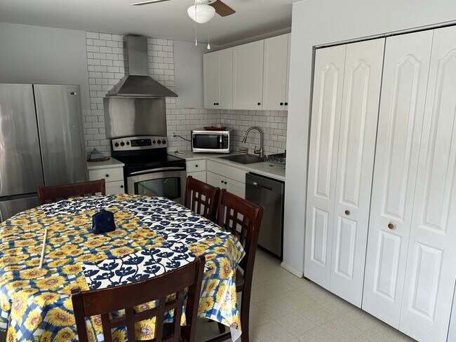 Building Photo - 108 S 22nd St