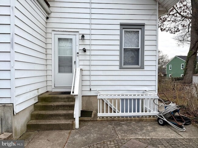 Building Photo - 3330 E Hollywood Cir