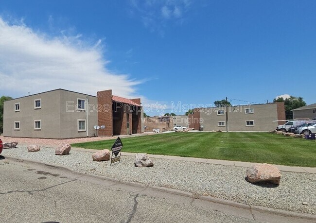 Building Photo - 502 Bell Ct