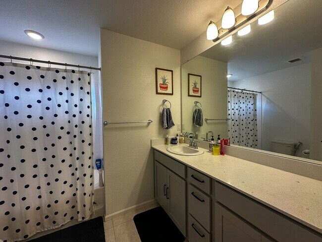 Building Photo - NEARLY NEW 3-bed Paired Home in Senderos Creek community!