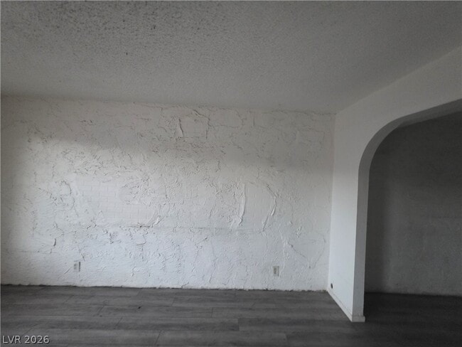 Building Photo - 595 S Royal Crest Cir