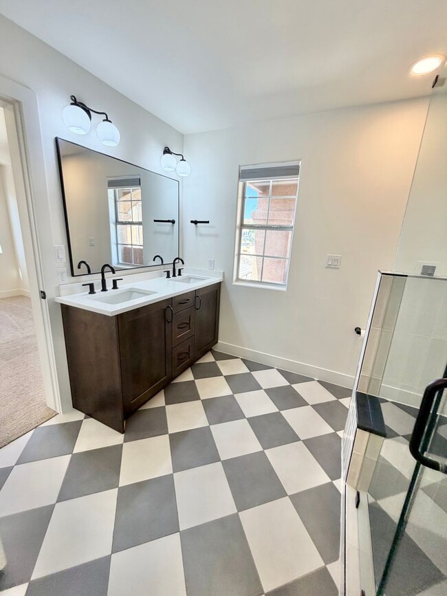 Building Photo - Wonderful Remodeled La Paloma Home!