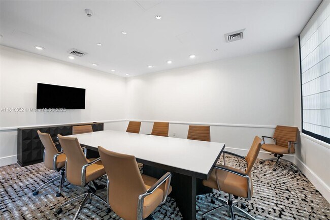 Building Photo - 610 W Las Olas Blvd
