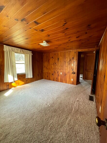Building Photo - 679 Sand Hill Rd