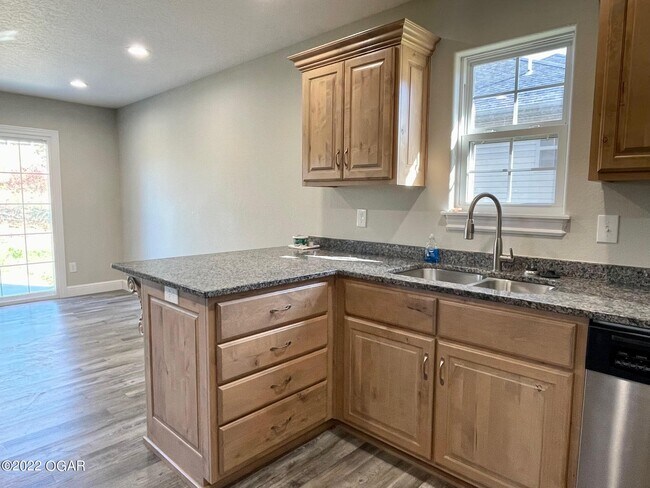 Building Photo - 1121 E 42nd St