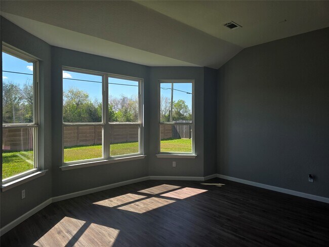 Building Photo - 5210 Benton Dr