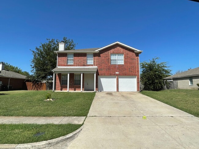 Building Photo - Updated 2 Story in DeSoto ISD ready by mid...