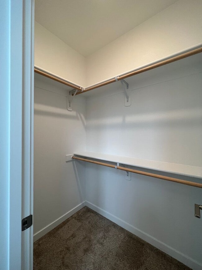 Building Photo - Start Lease by 8/15 to Receive REMAINDER o...