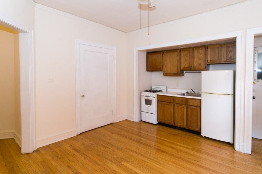 Building Photo - 1314 Oak Ave