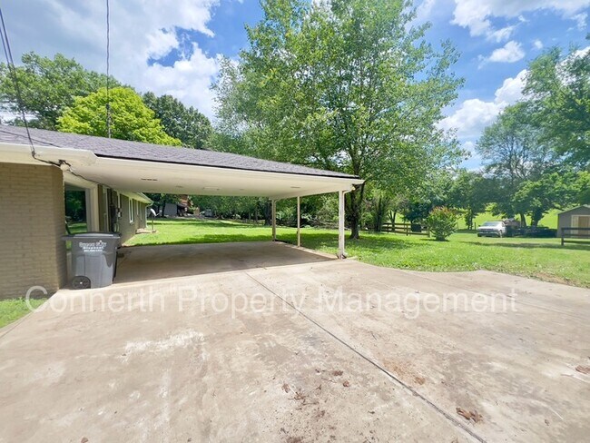 Building Photo - 2880 Trough Springs Rd