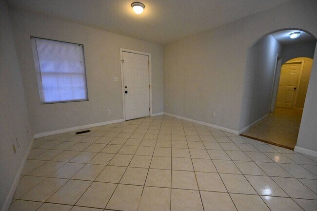 Building Photo - Stunning 3BR / 3BA Home on 2.48 Acres – Hillsborough, NC