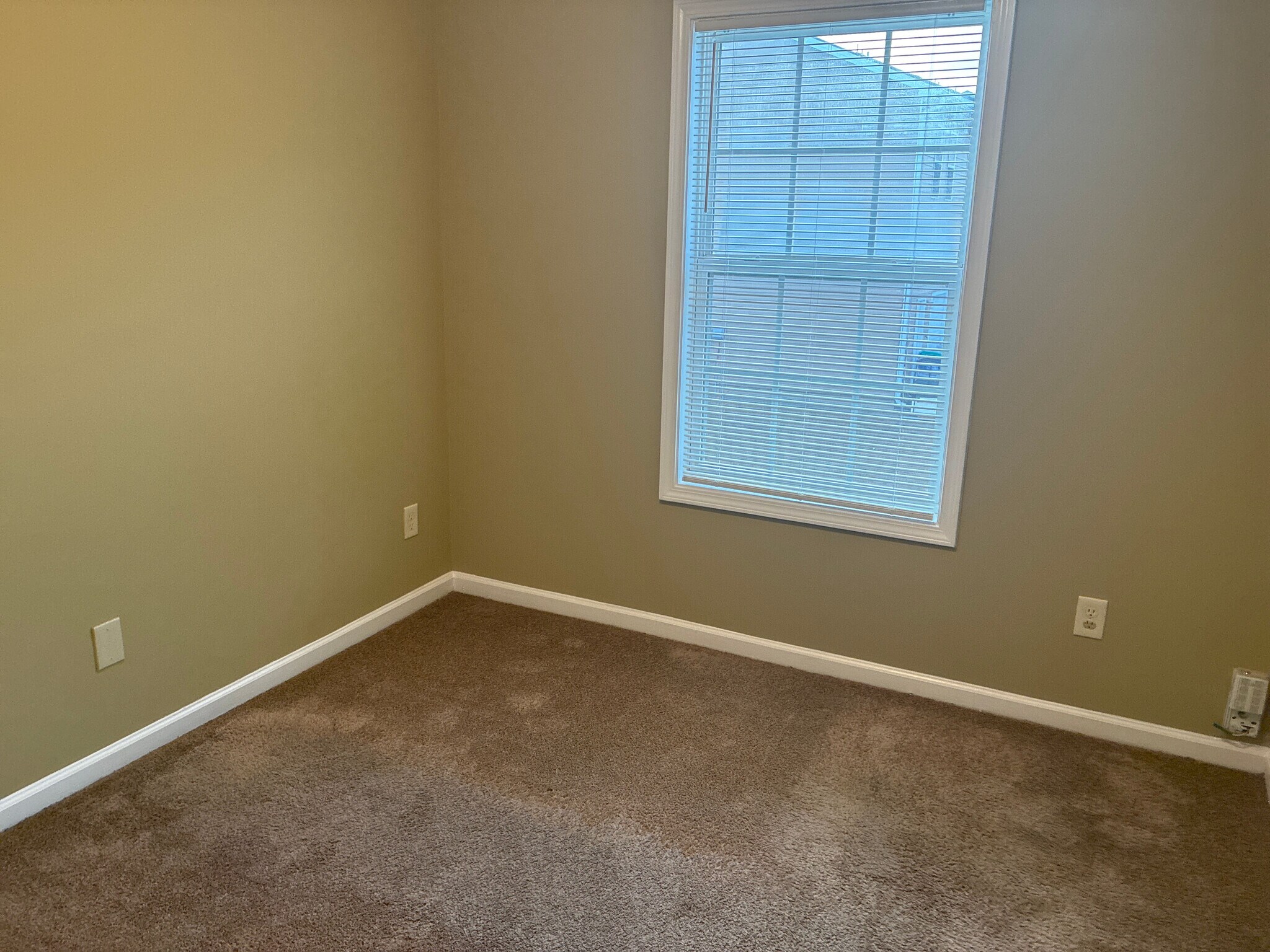 Building Photo - Room in Townhome on Olmadison Pl