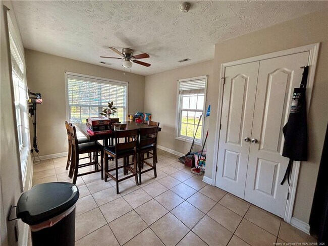 Building Photo - 889 Louisiana Dr