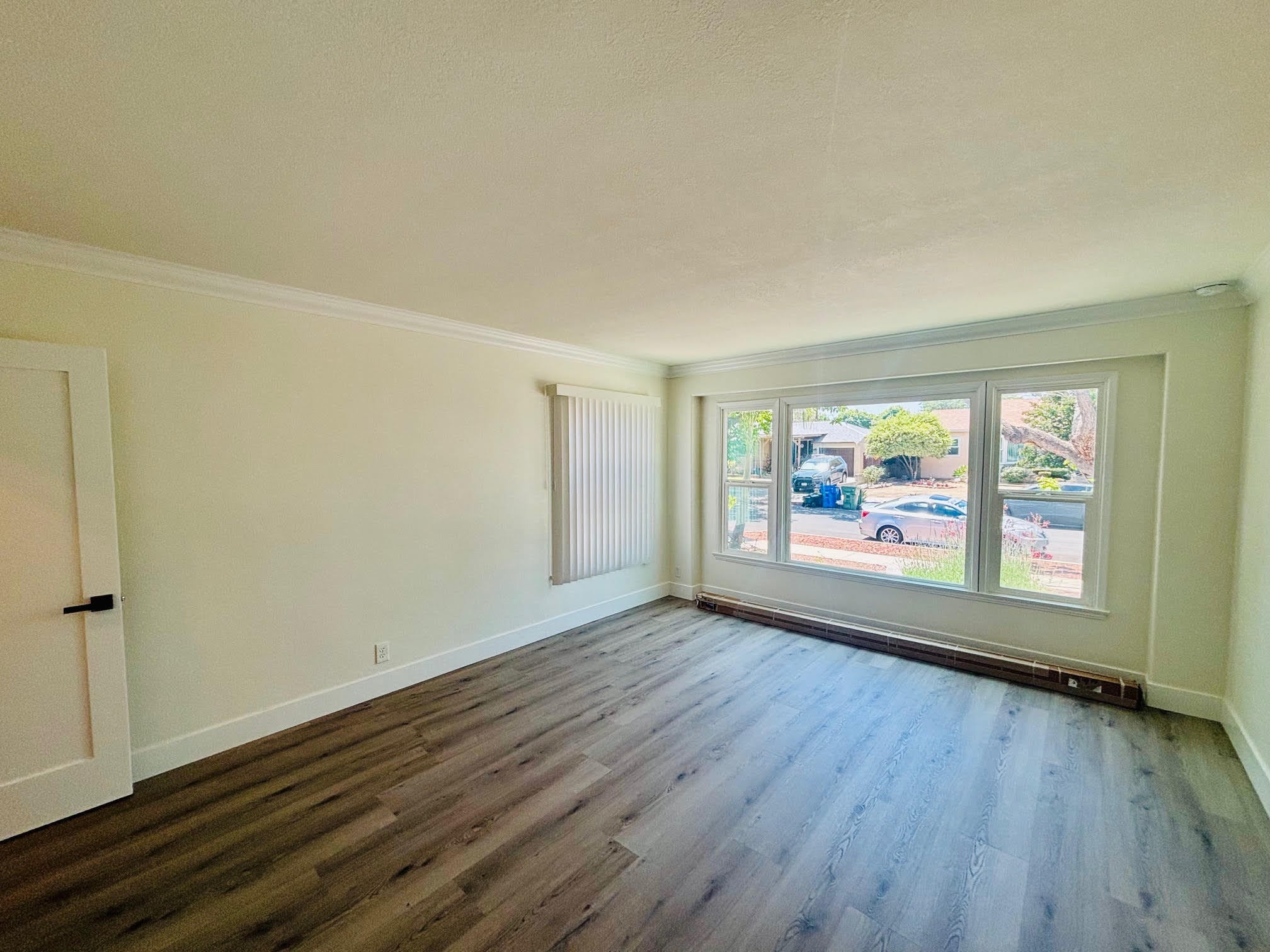 Building Photo - 6533 Balcom Ave