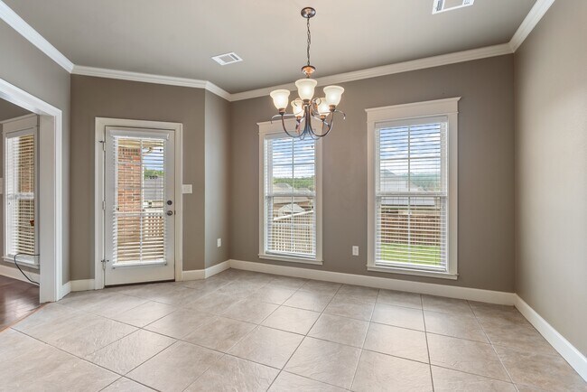 Building Photo - 1300 Edge Valley Dr N