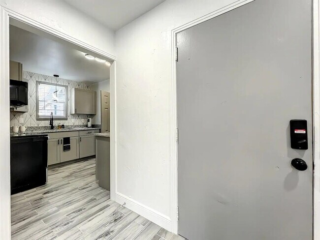 Building Photo - 2317 Homeland St
