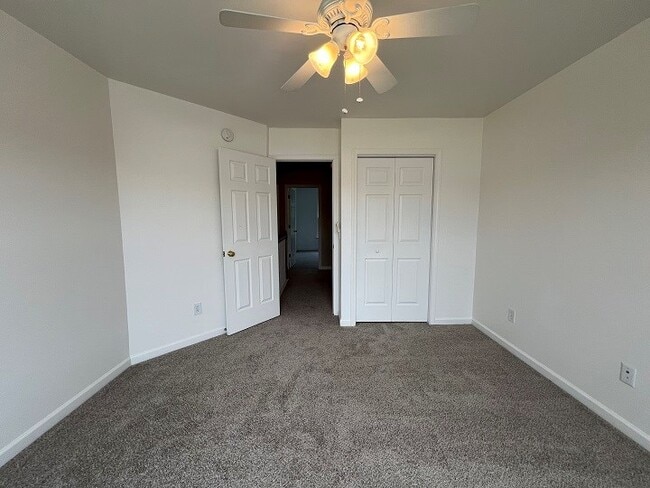 Building Photo - 570 Batty Way