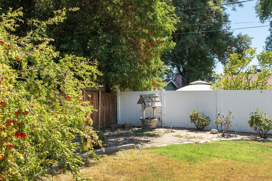 Building Photo - 8846 Laramie Ave