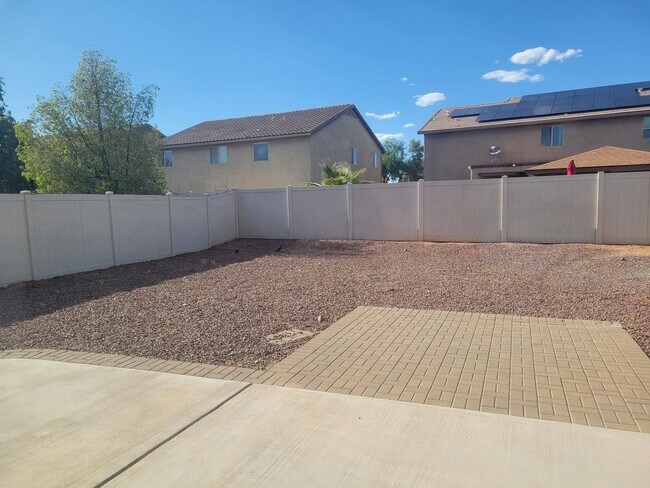 Building Photo - Beautiful 4 bed home with Den and Loft