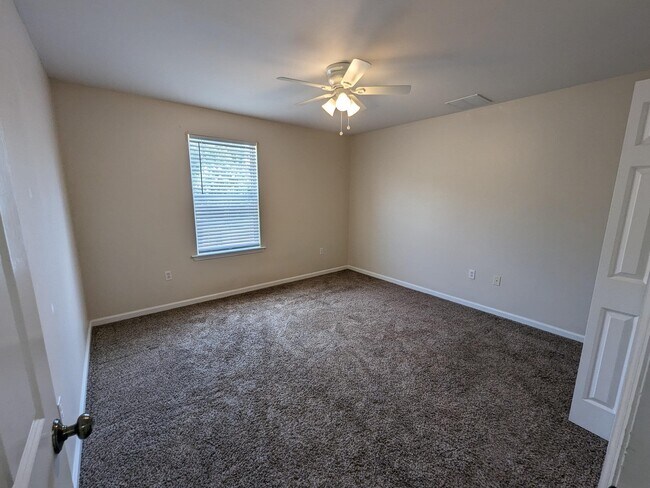 Building Photo - 2410 Quazar Cir