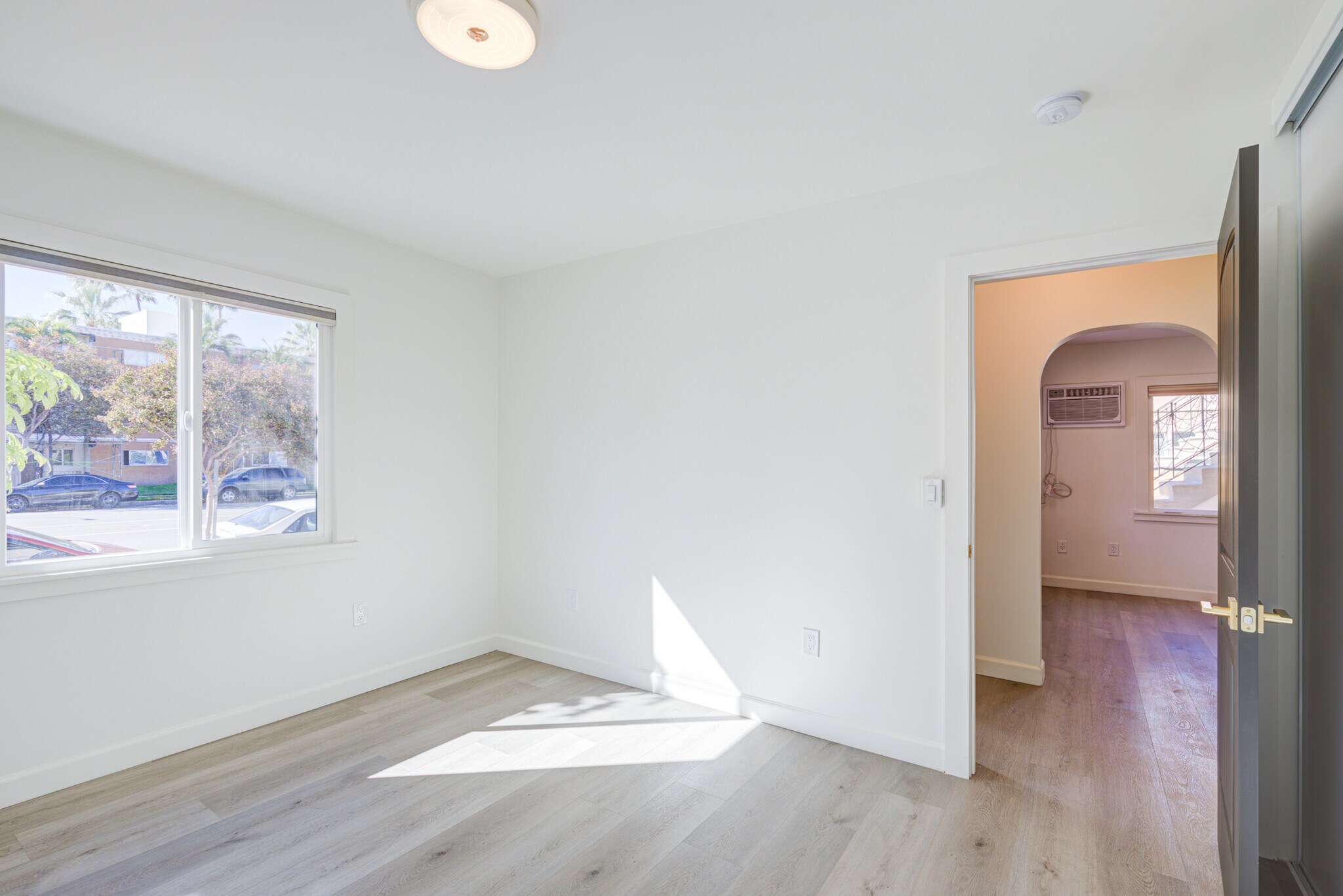 Building Photo - 12349 Riverside Dr