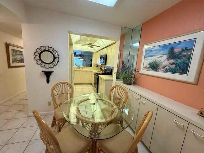 Building Photo - 5701 Bahia Del Mar Cir N