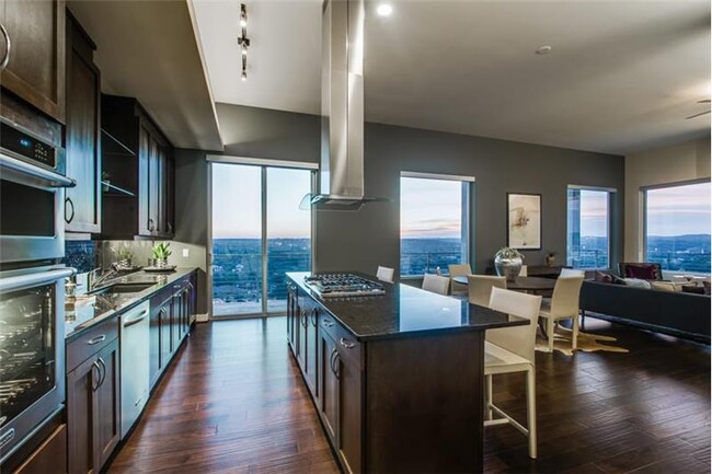 Building Photo - 216 Barton Springs Rd