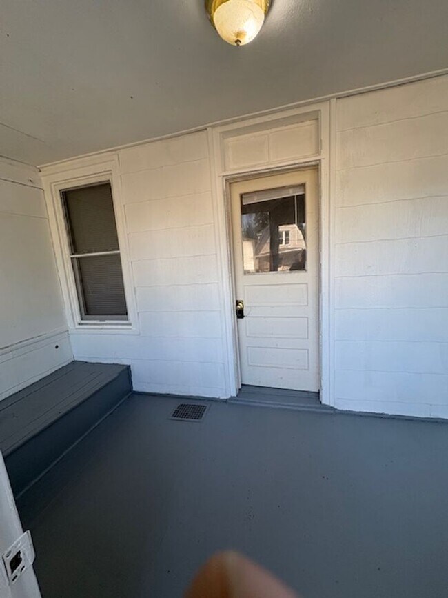 Building Photo - 2 Bedroom / 1 bathroom House in Peoria, IL