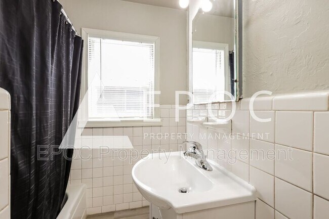 Building Photo - 1232 SW 30th St