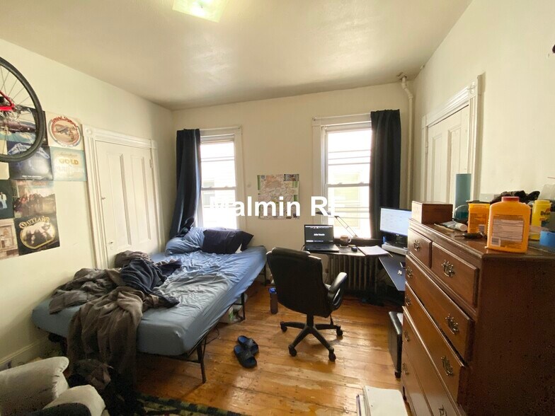 Building Photo - 55 Hillside St