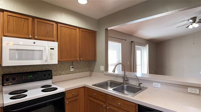 Building Photo - 717 Westwinds Dr