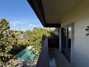 Building Photo - 1205 Mariposa Ave
